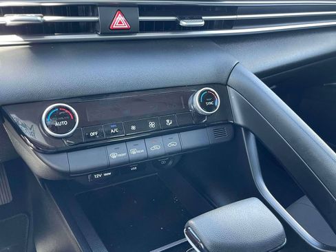 Certified 2023 Hyundai Elantra SEL FWD image 28