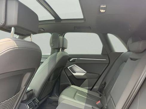 Used 2020 Audi Q3 2.0T Premium w/ Convenience Package AWD/4WD image 11