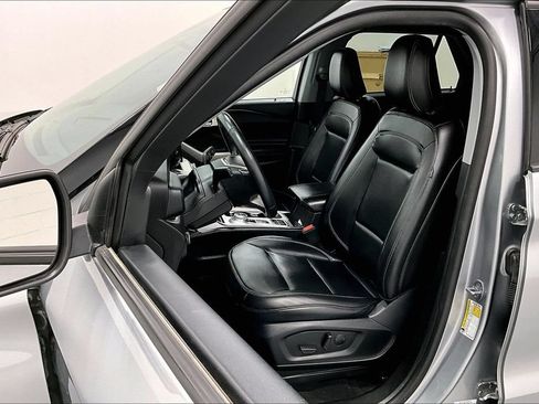 Used 2023 Ford Explorer XLT w/ Equipment Group 202A RWD image 30