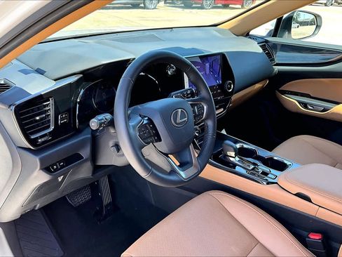Used 2025 Lexus NX 250 FWD w/ Accessory Package (2T) image 18