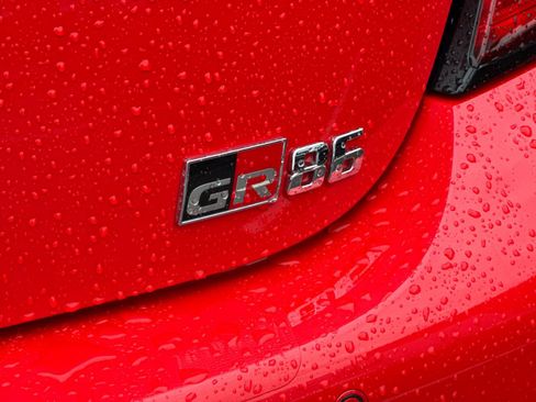 Used 2023 Toyota GR86 Base w/ ALL Weather Mat Package (TMS) image 26