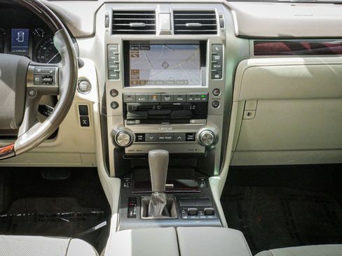 Used 2016 Lexus GX 460 w/ Premium Package image 30