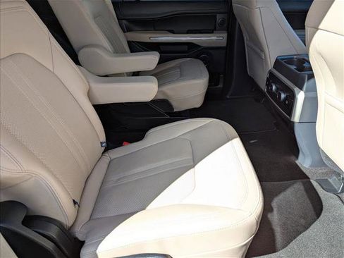 Used 2022 Ford Expedition Limited image 22