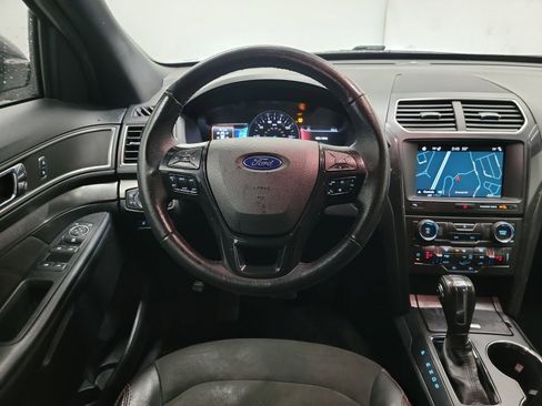 Used 2018 Ford Explorer XLT w/ Equipment Group 202A image 16