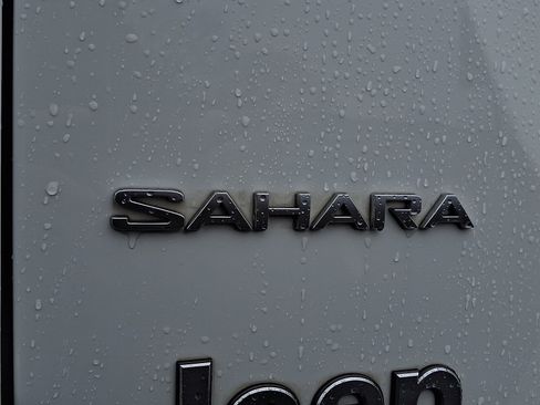 Used 2018 Jeep Wrangler Unlimited Sahara w/ Safety Group image 31