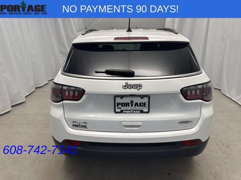 Used 2024 Jeep Compass Latitude AWD/4WD image 3