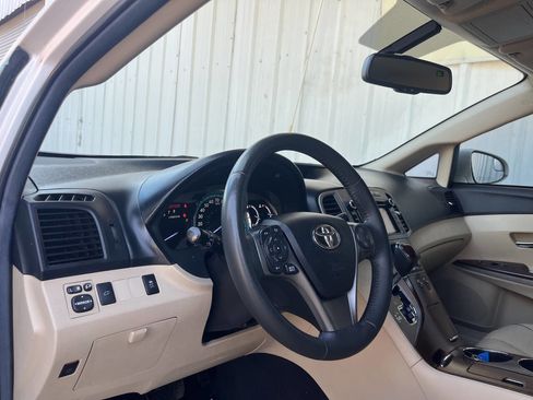 Used 2014 Toyota Venza LE image 11