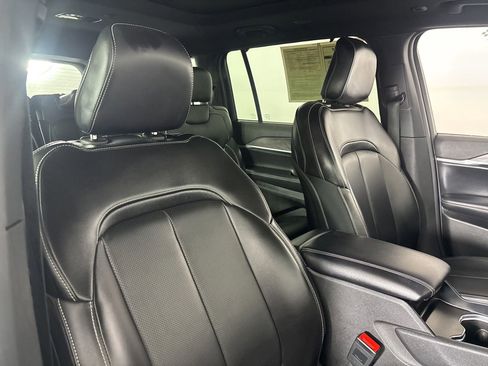 Used 2024 Jeep Grand Cherokee L Limited w/ Luxury Tech Group II AWD/4WD image 31