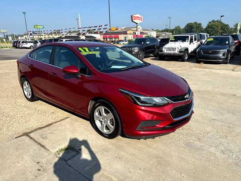 Used 2017 Chevrolet Cruze LT w/ Convenience Package image 6