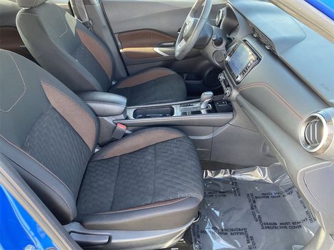 Certified 2022 Nissan Kicks SR image 9