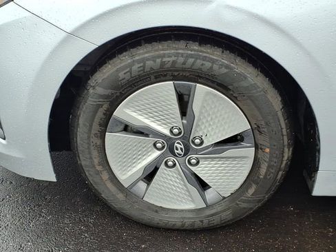 Used 2021 Hyundai Ioniq SE FWD image 18