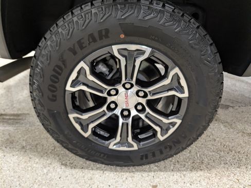 Used 2023 GMC Canyon AT4 image 11