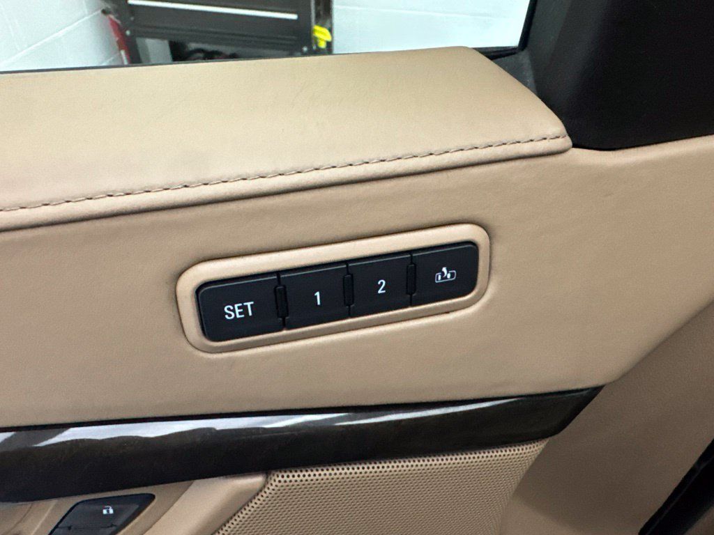 Used 2018 Cadillac Escalade ESV Platinum AWD/4WD image 26