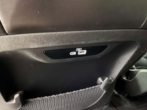 Used 2023 Chrysler Pacifica Touring-L FWD image 29