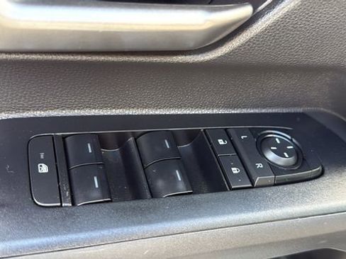 Used 2024 Toyota Tacoma 4x4 Double Cab image 11