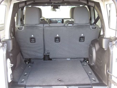 Used 2024 Jeep Wrangler Unlimited Sport AWD/4WD image 19