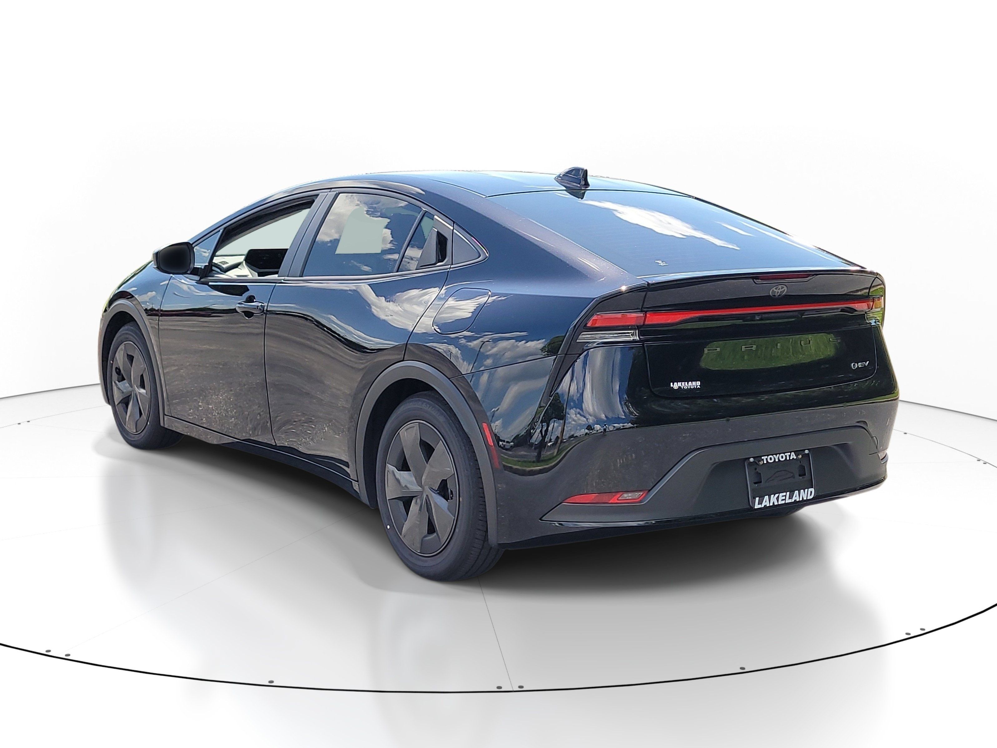 Used 2026 Toyota Prius LE FWD image 5