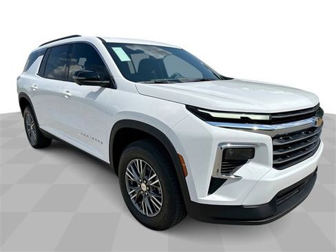 New 2026 Chevrolet Traverse LT w/ Driver Confidence Package image 2