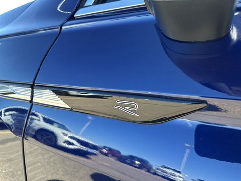 Certified 2022 Volkswagen Tiguan SEL R-Line image 10