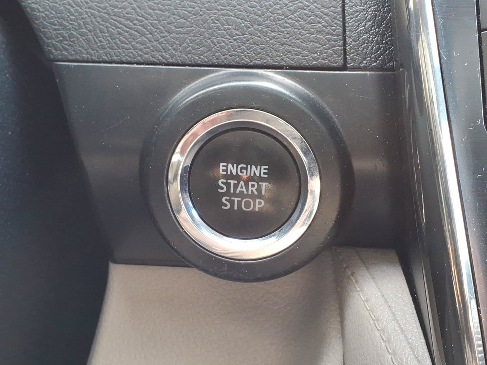Used 2012 Toyota Camry XLE w/ Leather Pkg FWD image 16