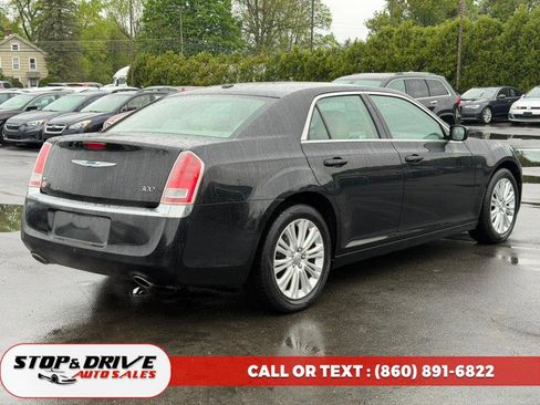 Used 2014 Chrysler 300 AWD w/ Driver Convenience Group image 5
