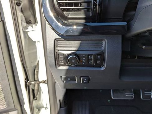 New 2026 Ford F250 Lariat w/ Black Appearance Package image 31