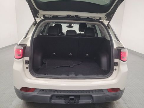 Used 2018 Jeep Compass Latitude w/ Popular Equipment Group AWD/4WD image 29