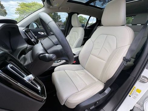 Used 2023 Volvo XC40 B5 Plus AWD/4WD image 24