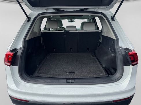 Used 2020 Volkswagen Tiguan SE w/ Panoramic Sunroof Package image 5