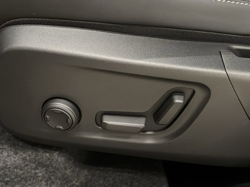 Used 2026 Volvo XC40 B4 Plus w/ Climate Package image 24