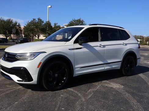 Certified 2023 Volkswagen Tiguan SE R-Line image 3