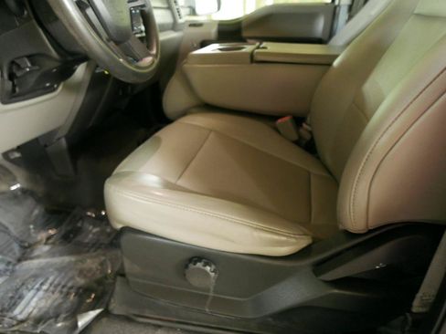 Used 2019 Ford F250 XL w/ Power Equipment Group RWD image 8