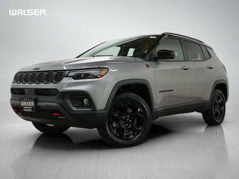 Used 2023 Jeep Compass Trailhawk w/ Trailhawk Convenience Group AWD/4WD image 1