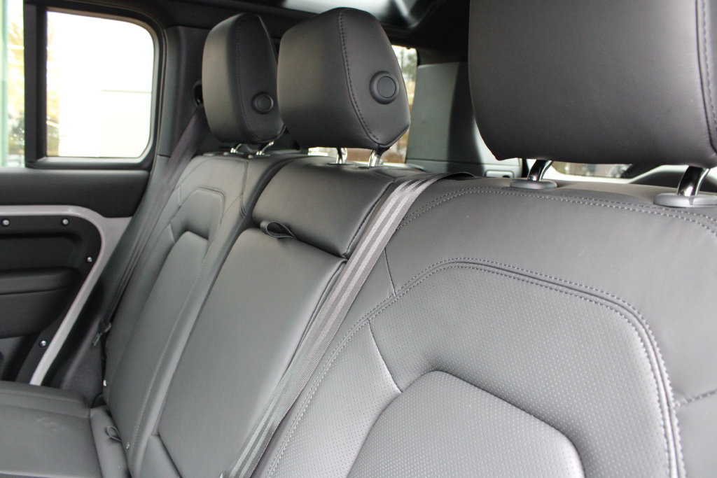 New 2026 Land Rover Defender 110 X-Dynamic SE AWD/4WD image 9