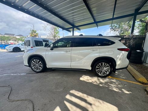 Used 2021 Toyota Highlander Platinum image 5