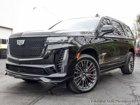 Used 2024 Cadillac Escalade V w/ LPO, ONYX Package image 2