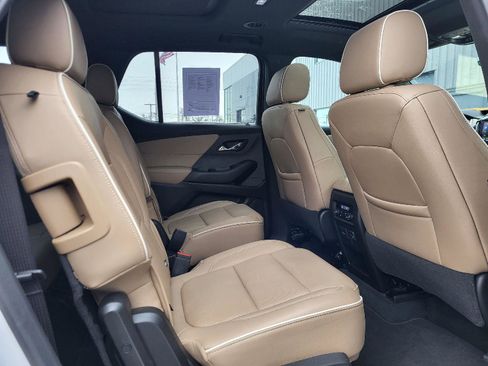 Used 2023 Chevrolet Traverse Premier image 12