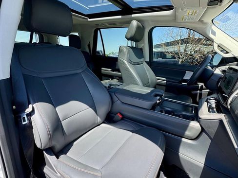 Used 2025 Ford Expedition Active AWD/4WD image 19