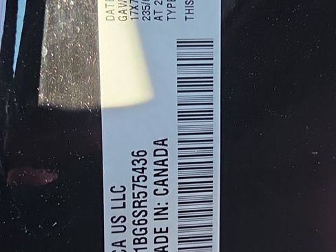Used 2025 Chrysler Pacifica Select FWD image 3