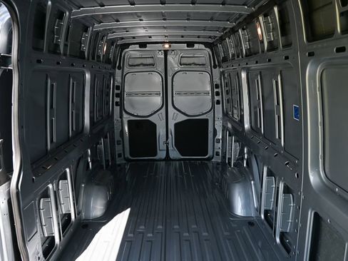 Used 2025 Mercedes-Benz Sprinter 2500 image 19