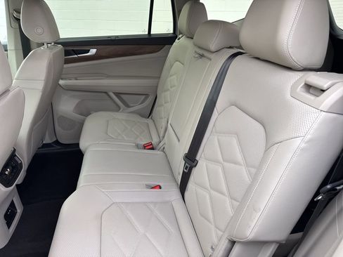 Certified 2024 Volkswagen Atlas SE w/ Black Wheel Package image 15