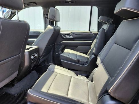 Used 2022 GMC Yukon XL SLT w/ SLT Premium Package AWD/4WD image 14