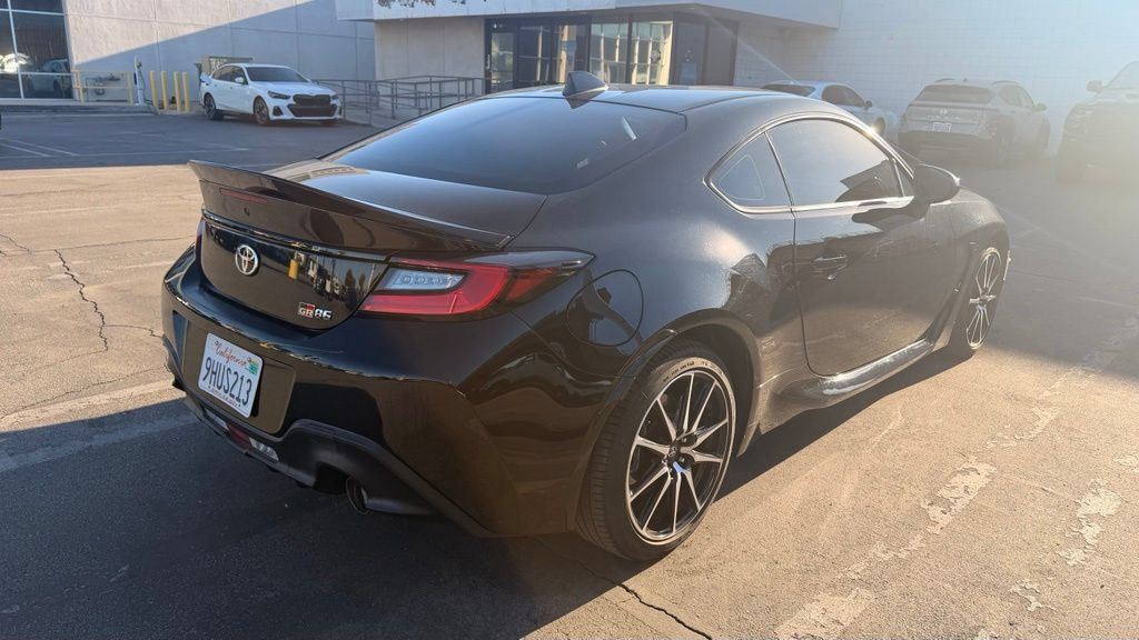 Used 2022 Toyota GR86 Premium w/ ALL Weather Mat Package (TMS) RWD image 3