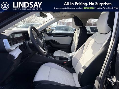 New 2026 Volkswagen Tiguan SE FWD image 9