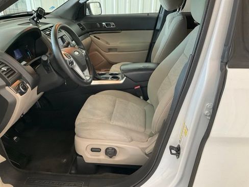 Used 2013 Ford Explorer FWD image 2