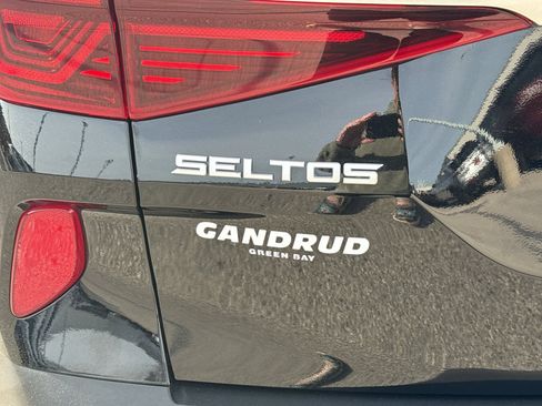 Used 2023 Kia Seltos S AWD/4WD image 6