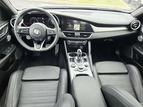 Used 2024 Alfa Romeo Giulia Veloce AWD/4WD image 10