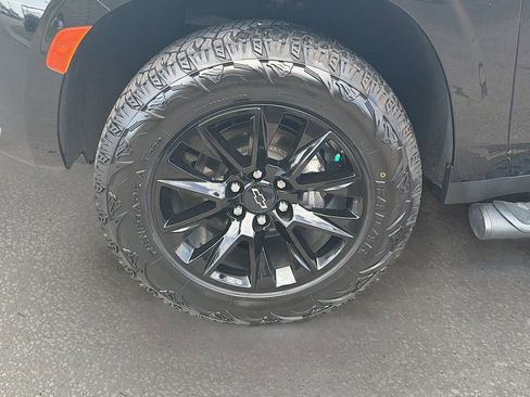 Used 2023 Chevrolet Suburban Z71 w/ Luxury Package image 44