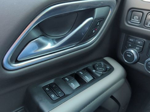Used 2023 GMC Yukon XL SLT AWD/4WD image 18