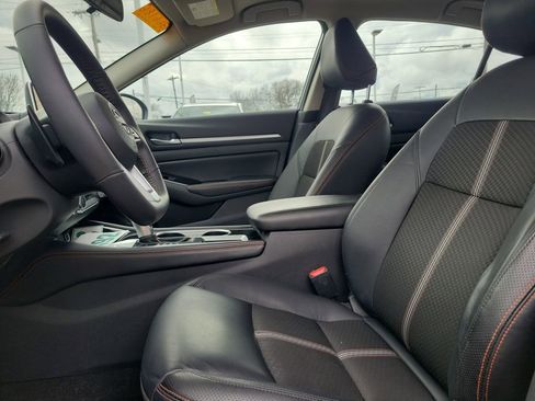 Used 2024 Nissan Altima 2.5 SR image 17